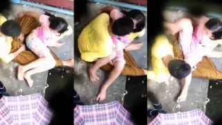 Bokep bocil kepergok warga di samping rumah viral